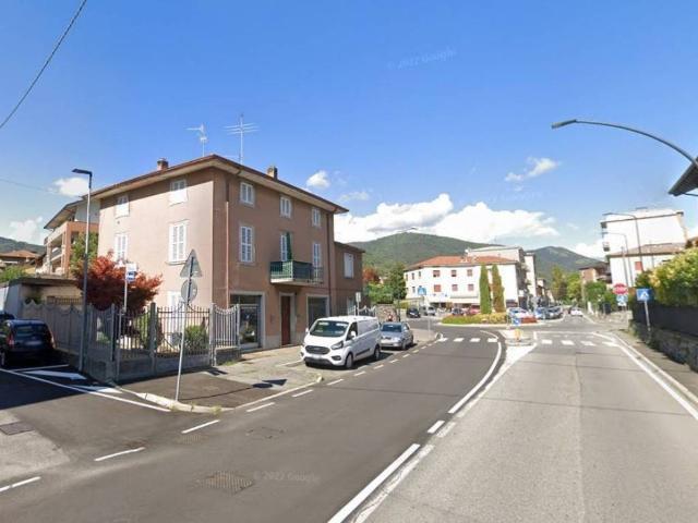 Palazzo in vendita a Alzano Lombardo, Lombardia