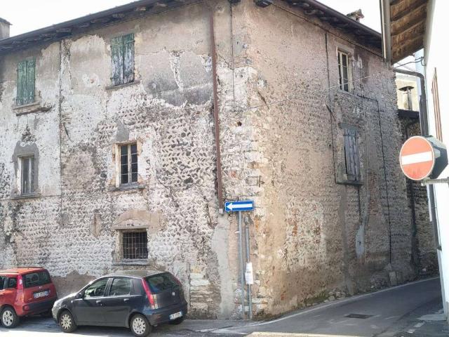 Palazzo in vendita a Alzano Sopra, Alzano Lombardo