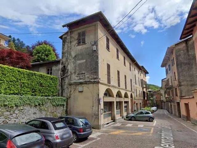 Palazzo in vendita a Locato Inferiore, Piemonte