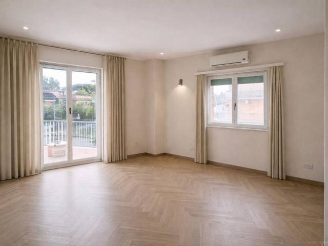 Palazzo in vendita a Lido di Enea, Roma Capitale