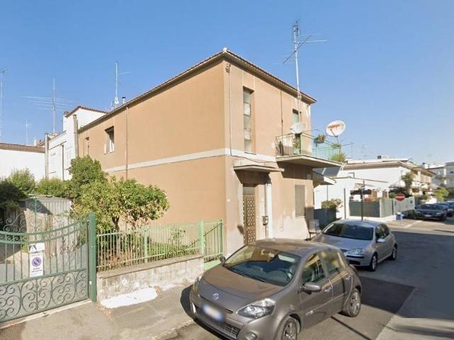 Palazzo in vendita a Aprilia, Lazio