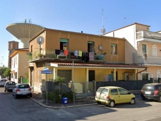 Palazzo in vendita a Aprilia, Lazio