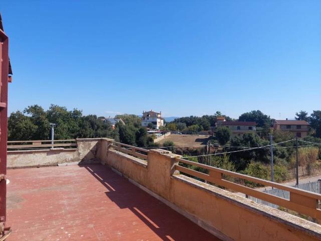Palazzo in vendita a Valle Carniera, Aprilia