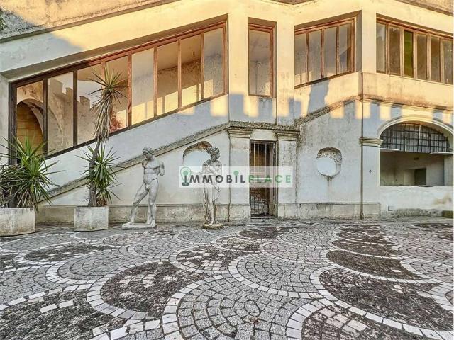 Palazzo in vendita a Puglia, Lecce