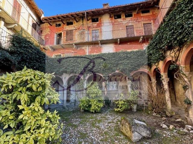 Palazzo in vendita a Comunità Montana del Piambello, Arcisate