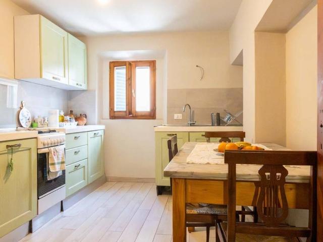 Palazzo in vendita a Palazzo Del Pero, Toscana