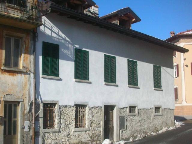 Palazzo in vendita a Argegno, Lombardia
