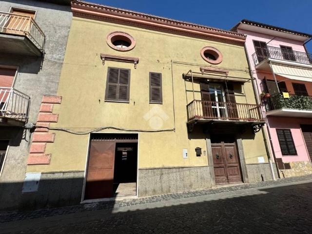 Palazzo in vendita a Arlena Di Castro, Lazio