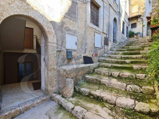 Palazzo in vendita a Cività Falconara, Arpino