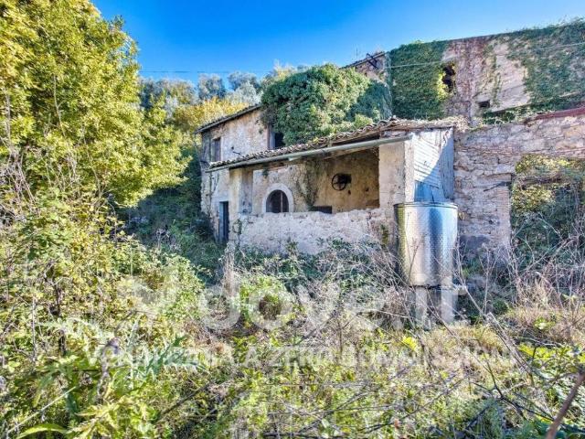Villa Indipendente in vendita a Cività Falconara, Arpino