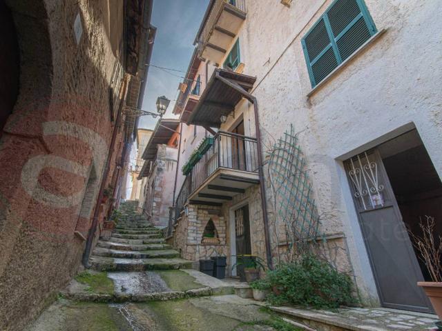 Palazzo in vendita a Cività Falconara, Arpino