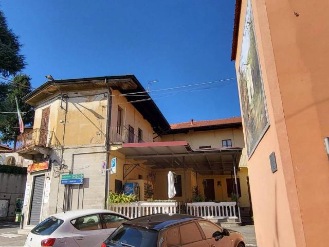 Palazzo in vendita a Arsago Seprio, Varese