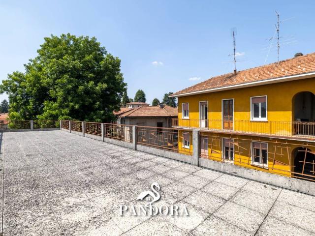 Palazzo in vendita a Arsago Seprio, Varese