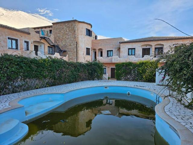 Palazzo in vendita a Alzachèna/Arzachena, Poltu Quatu