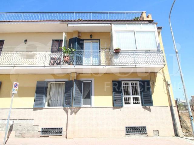 Palazzo in vendita a Arzano, Campania