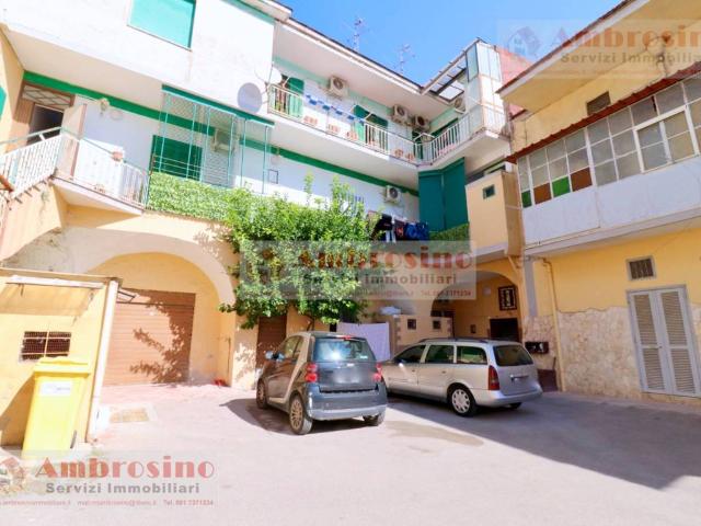 Palazzo in vendita a Arzano, Napoli