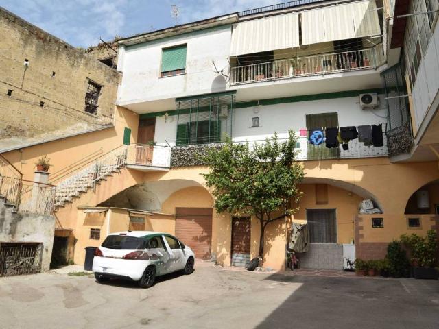 Palazzo in vendita a Arzano, Napoli