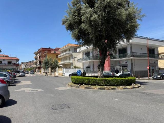 Palazzo in vendita a Arzano, Campania