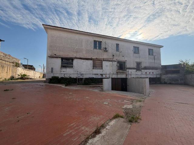 Palazzo in vendita a Arzano, Campania