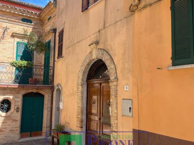 Palazzo in vendita a Atri, Abruzzo