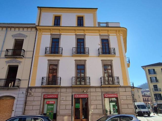 Palazzo in vendita a Atripalda, Campania