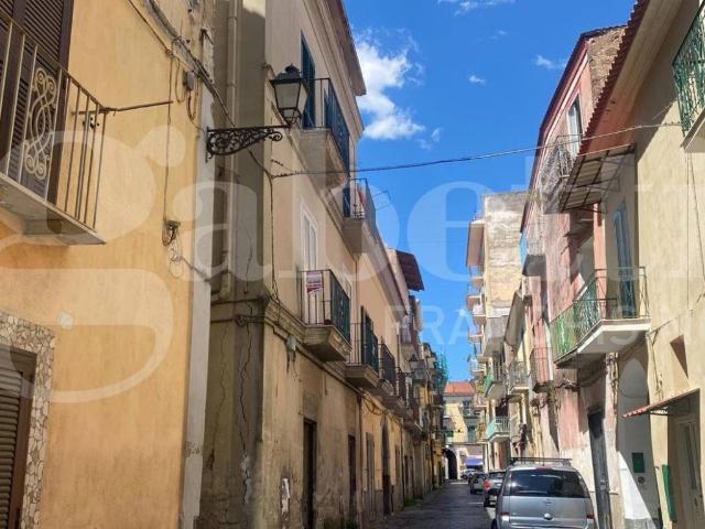 Palazzo in vendita a Bagno d'Aversa, Aversa