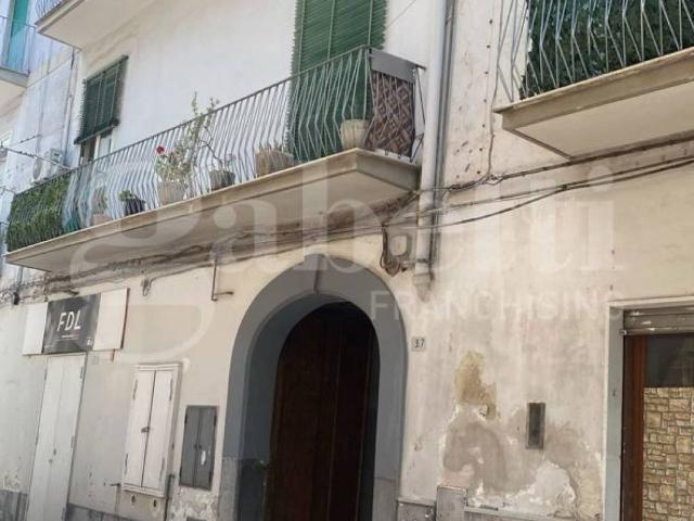 Palazzo in vendita a Rione Costantinopoli, Aversa