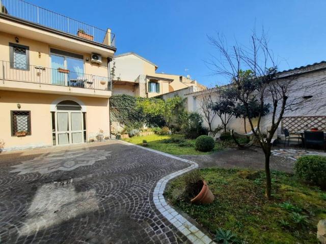 Palazzo in vendita a Aversa, Caserta