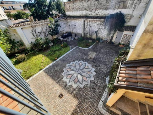 Palazzo in vendita a Borgo San Lorenzo, Aversa