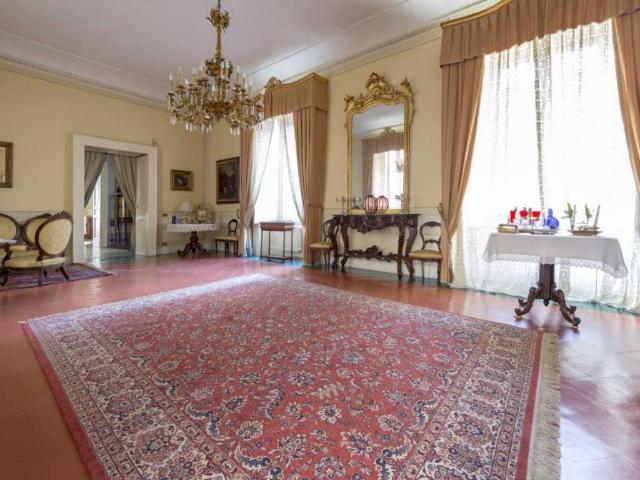 Palazzo in vendita a Bagno d'Aversa, Aversa