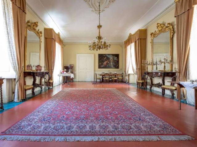Palazzo in vendita a Bagno d'Aversa, Aversa