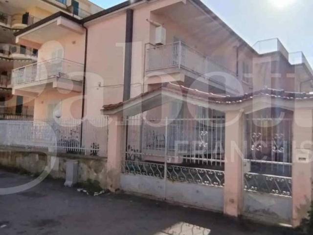 Palazzo in vendita a Bagno d'Aversa, Aversa