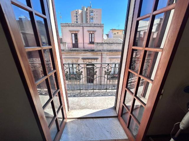Palazzo in vendita a Avola, Sicilia