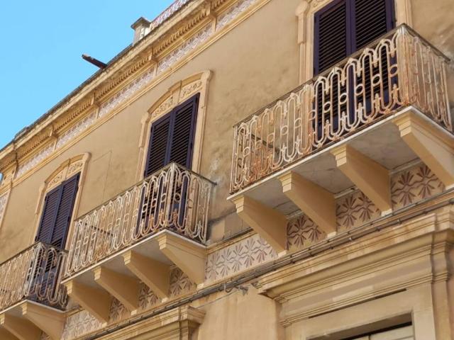Palazzo in vendita a Avola, Siracusa