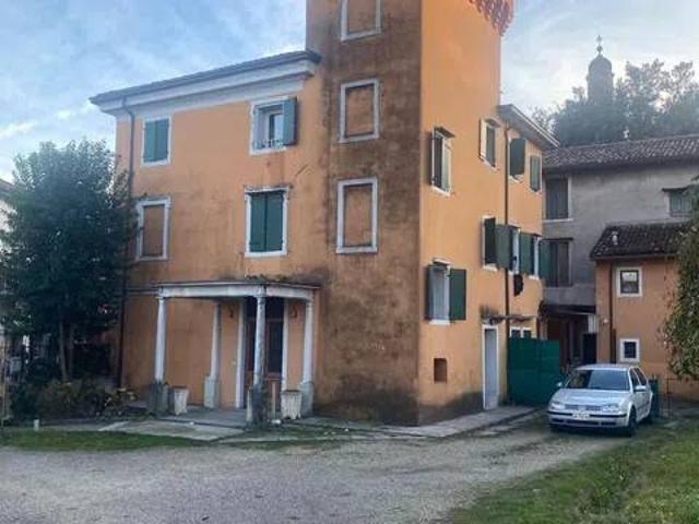 Palazzo in vendita a Azzano Decimo, Friuli-Venezia Giulia