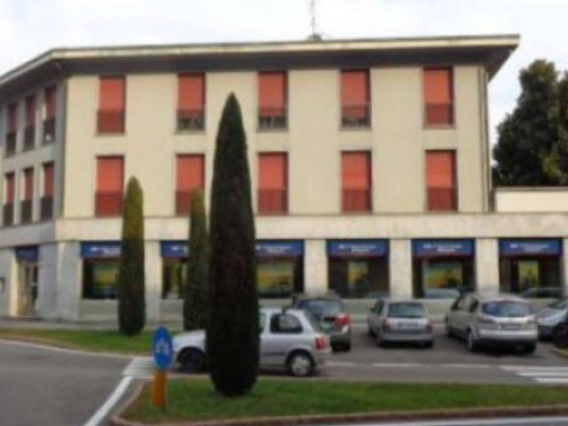 Palazzo in vendita a Azzate, Lombardia