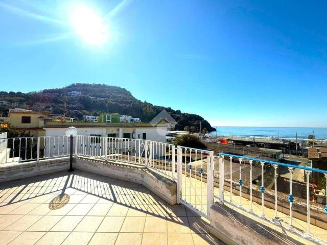 Palazzo in vendita a Bacoli, Napoli