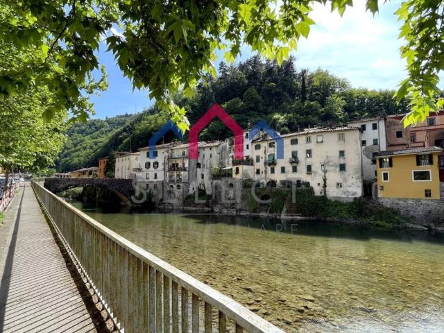 Palazzo in vendita a Unione dei comuni Media Valle del Serchio, Ponte A Serraglio