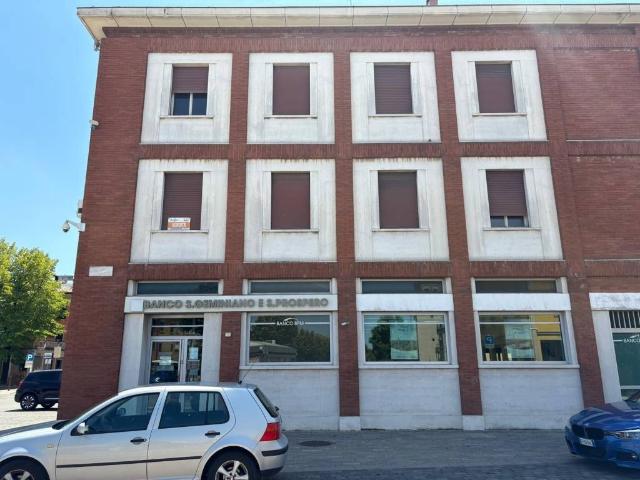 Palazzo in vendita a Terra di Mezzo, Re