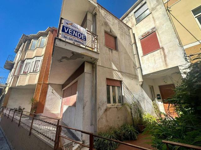 Palazzo in vendita a Cannistrà, Barcellona Pozzo Di Gotto