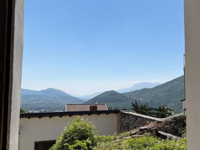 Palazzo in vendita a Barete, Abruzzo