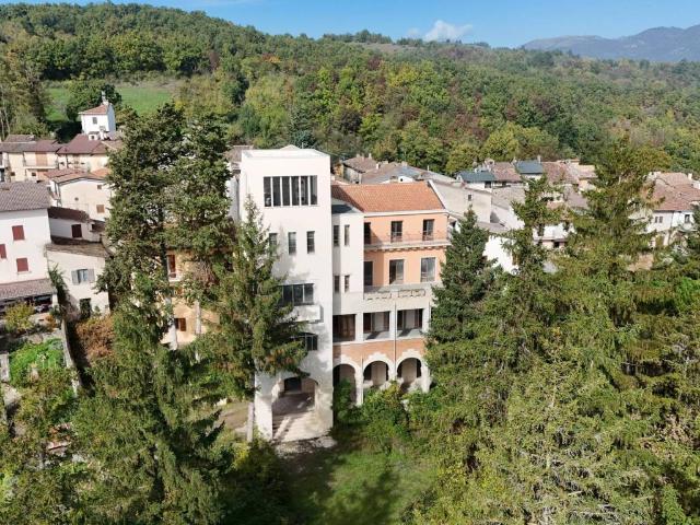 Palazzo in vendita a Barete, Abruzzo