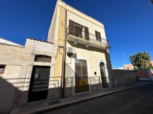 Palazzo in vendita a Santo Spirito, Bari