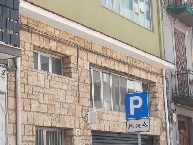 Palazzo in vendita a Madonnella, Bari