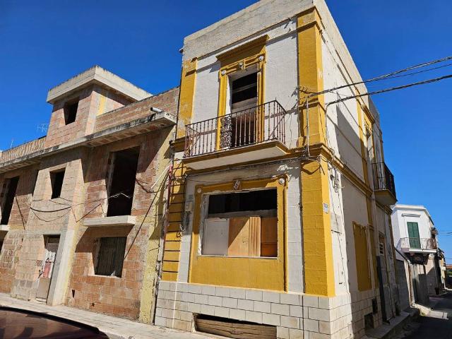Palazzo in vendita a Ceglie del Campo, Bari