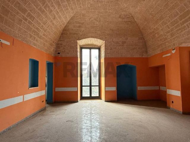 Palazzo in vendita a Municipio 4, Puglia