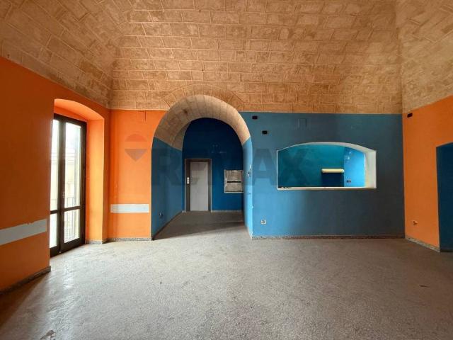 Palazzo in vendita a Municipio 4, Puglia