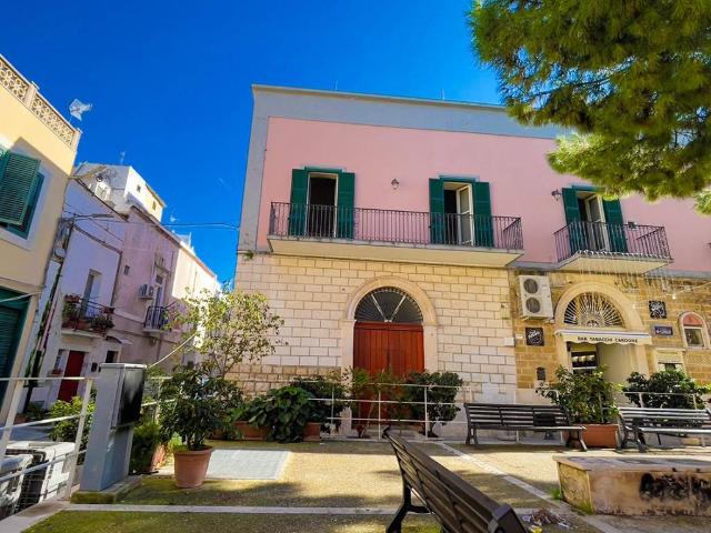 Palazzo in vendita a Carbonara di Bari, Bari
