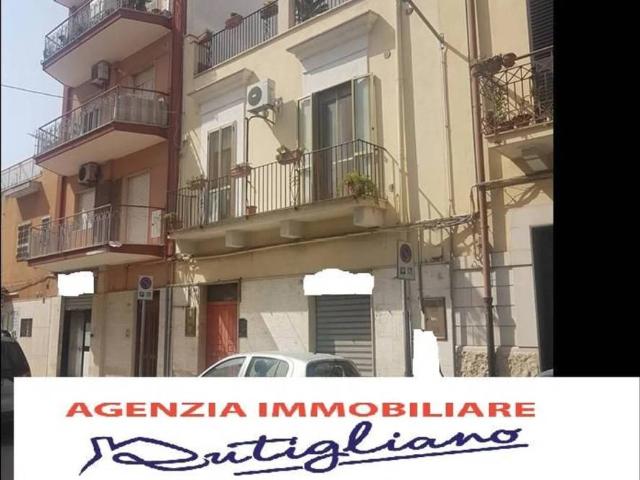 Palazzo in vendita a Barletta, Barletta-andria-trani