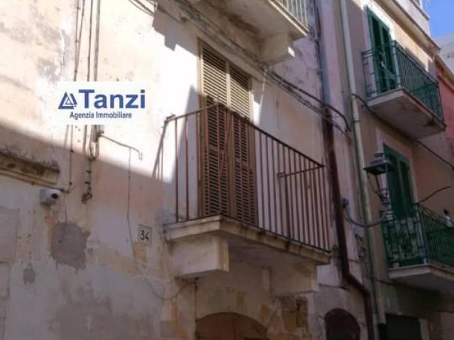 Palazzo in vendita a Barletta, Barletta-andria-trani